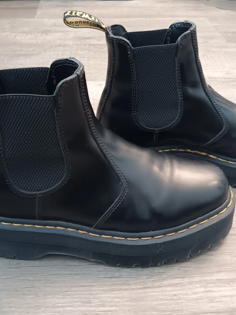 Dr. Martens 2976 Quad Platform Chelsea Boots Men's Size 9 Women's Size 10